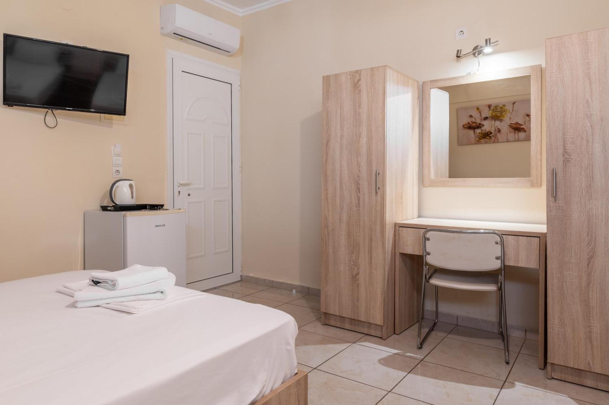 Fontana Luxury Rooms Mytilene ภายนอก รูปภาพ